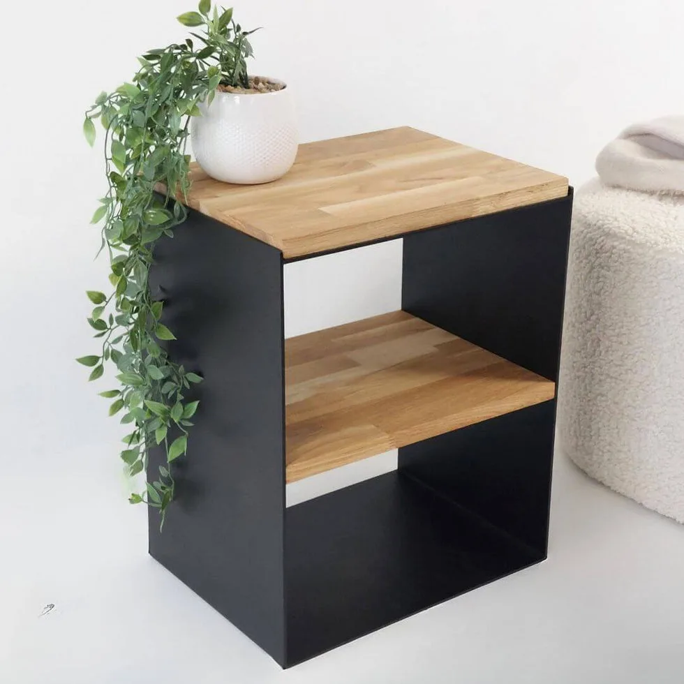 Raganaitės namai - naktinis staliukas iš metalo ir ąžuolo