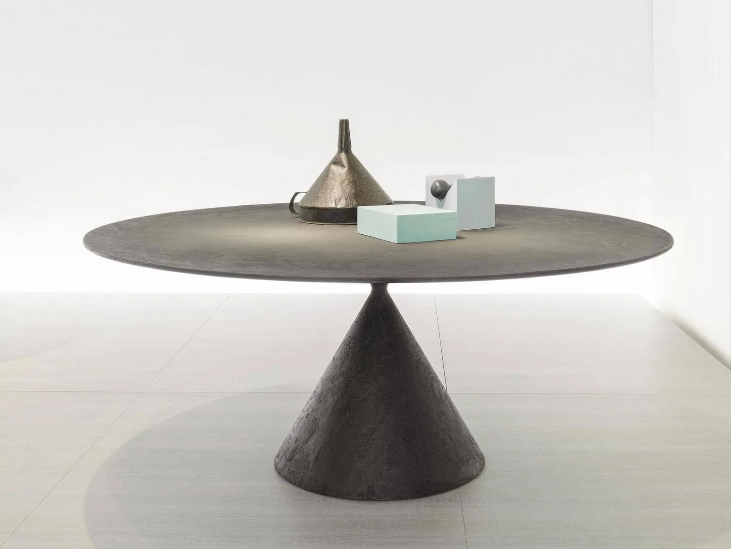 Simetria interjero salonas - dizainerių baldai