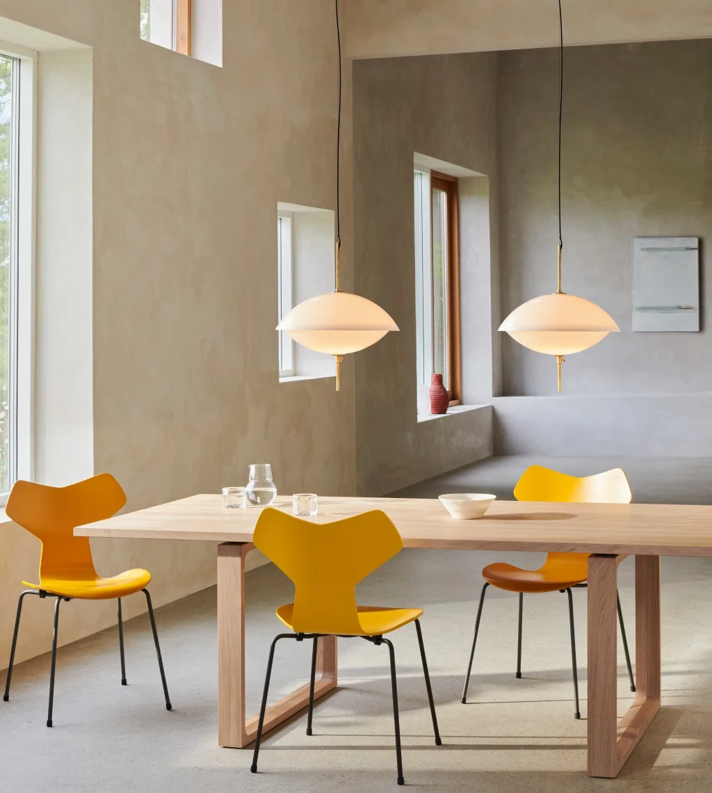 Skandinaviški Interjerai - Fritz Hansen stalas